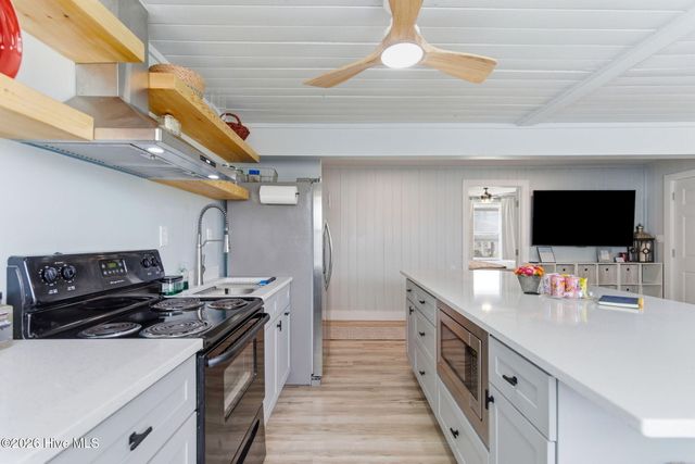 415 Carolina Beach Avenue N, Carolina Beach, NC 28428