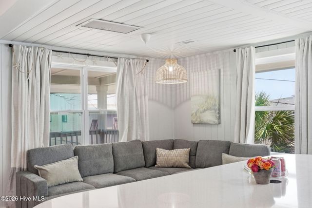 415 Carolina Beach Avenue N, Carolina Beach, NC 28428