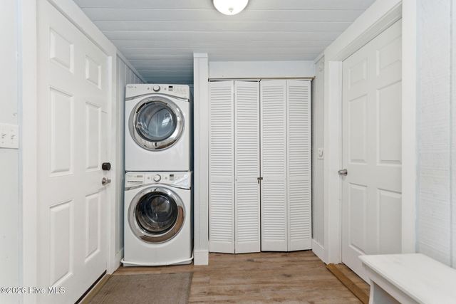 415 Carolina Beach Avenue N, Carolina Beach, NC 28428