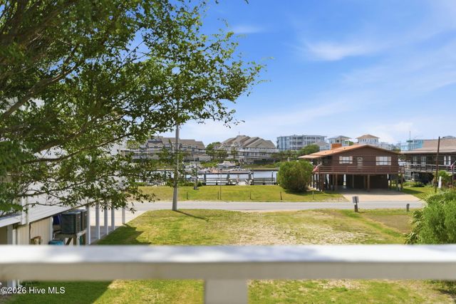 415 Carolina Beach Avenue N, Carolina Beach, NC 28428