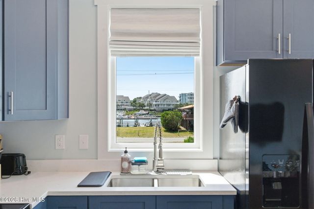 415 Carolina Beach Avenue N, Carolina Beach, NC 28428