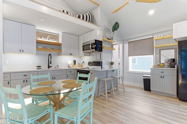 415 Carolina Beach Avenue N, Carolina Beach, NC 28428