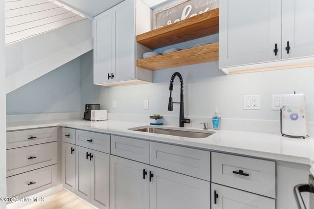 415 Carolina Beach Avenue N, Carolina Beach, NC 28428