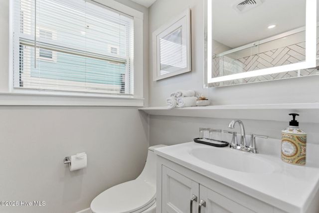 415 Carolina Beach Avenue N, Carolina Beach, NC 28428