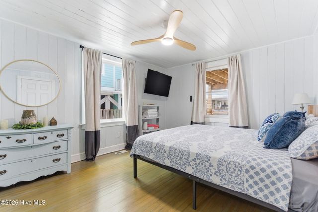 415 Carolina Beach Avenue N, Carolina Beach, NC 28428