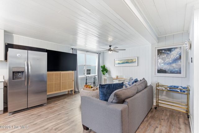 415 Carolina Beach Avenue N, Carolina Beach, NC 28428