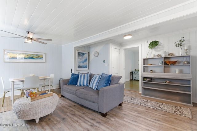 415 Carolina Beach Avenue N, Carolina Beach, NC 28428