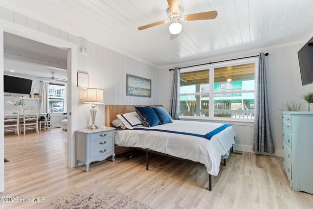 415 Carolina Beach Avenue N, Carolina Beach, NC 28428