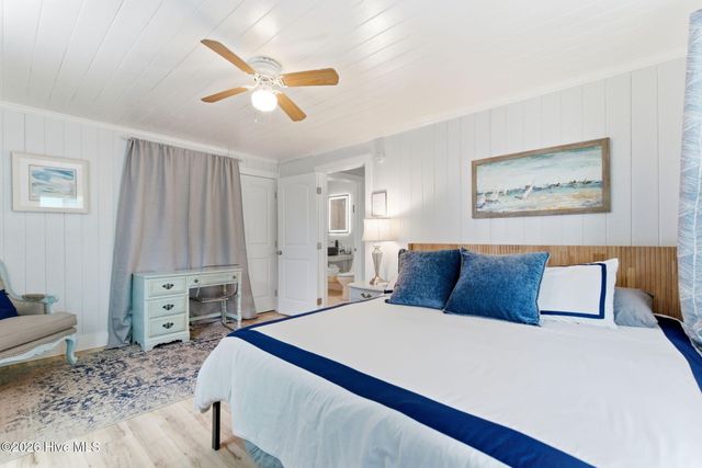 415 Carolina Beach Avenue N, Carolina Beach, NC 28428