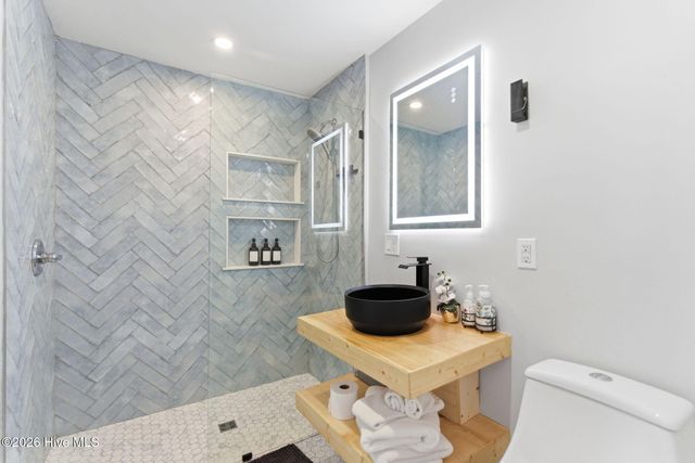 415 Carolina Beach Avenue N, Carolina Beach, NC 28428