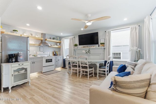 415 Carolina Beach Avenue N, Carolina Beach, NC 28428