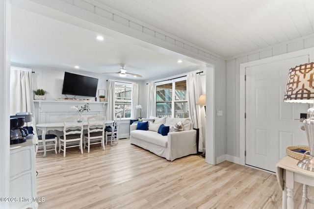 415 Carolina Beach Avenue N, Carolina Beach, NC 28428
