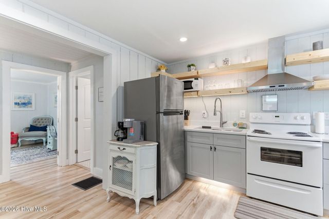 415 Carolina Beach Avenue N, Carolina Beach, NC 28428