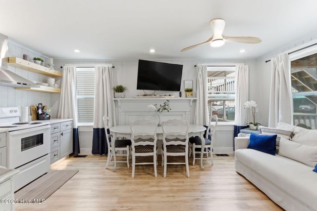 415 Carolina Beach Avenue N, Carolina Beach, NC 28428