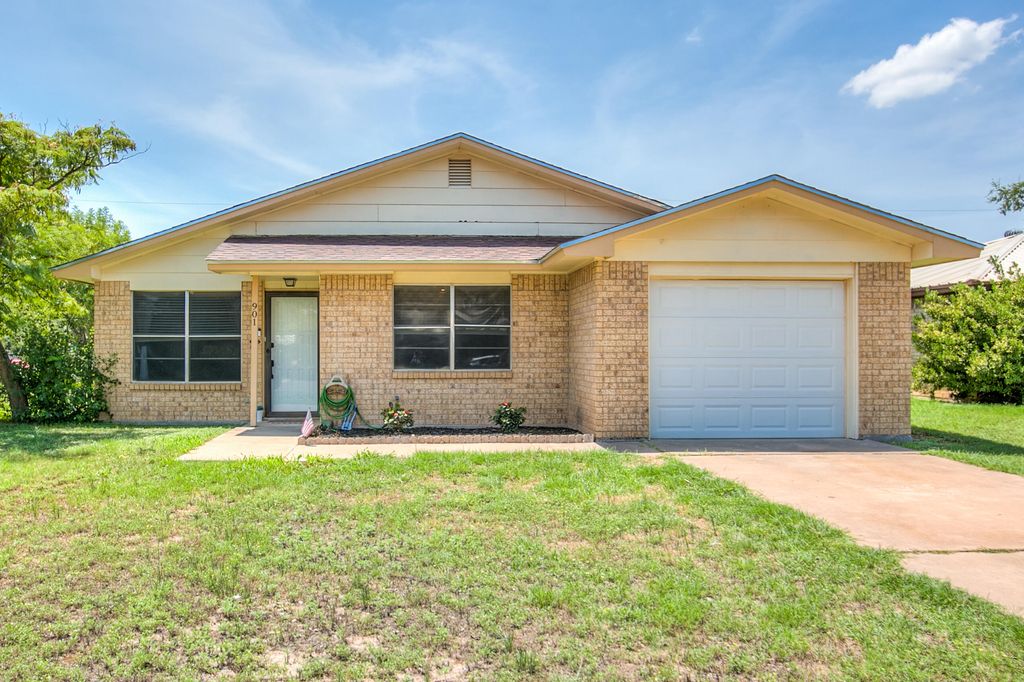 Image 1 of property listing at 901 E 42nd Street, San Angelo, TX 76903