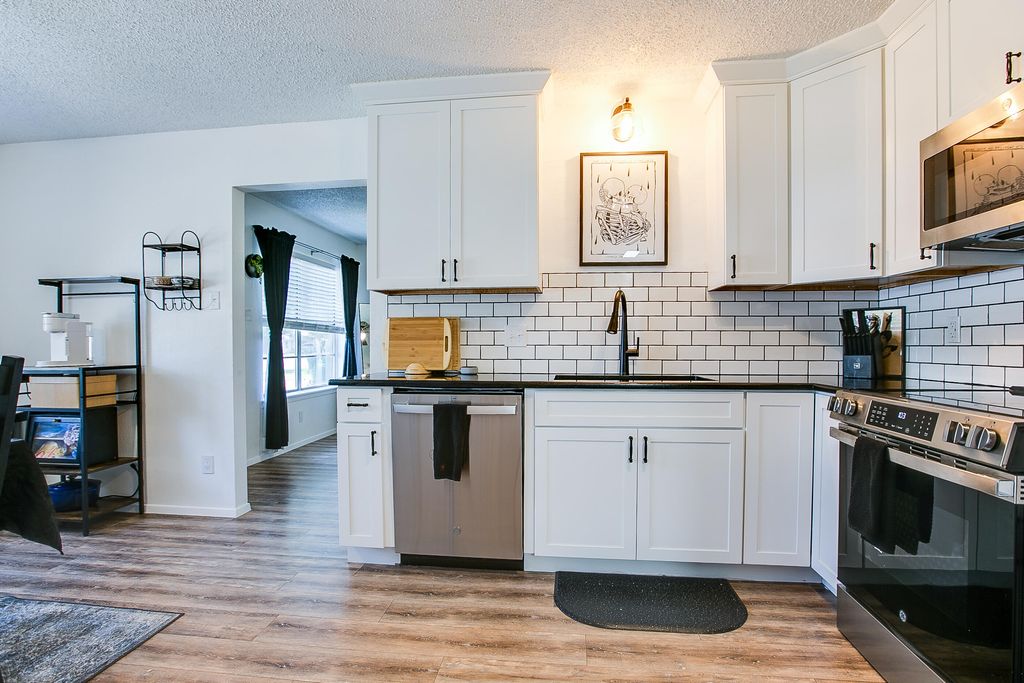 Image 11 of property listing at 901 E 42nd Street, San Angelo, TX 76903