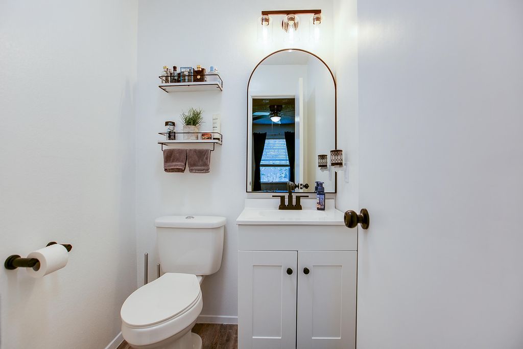 Image 16 of property listing at 901 E 42nd Street, San Angelo, TX 76903