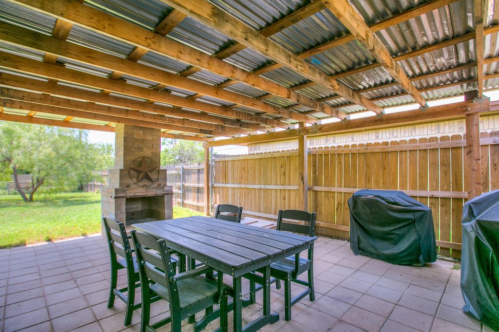 Image 23 of property listing at 901 E 42nd Street, San Angelo, TX 76903