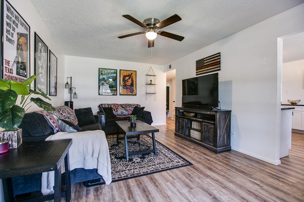 Image 7 of property listing at 901 E 42nd Street, San Angelo, TX 76903