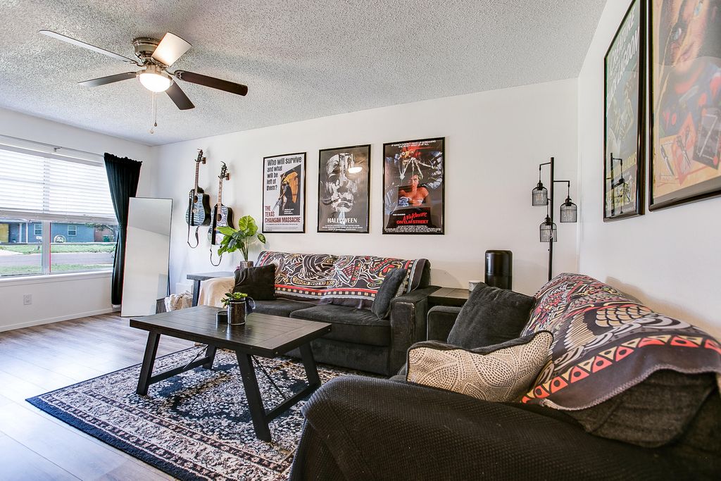 Image 8 of property listing at 901 E 42nd Street, San Angelo, TX 76903