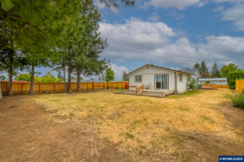 Image 23 of property listing at 1656 NE McDaniel Ln, Mcminnville, OR 97128