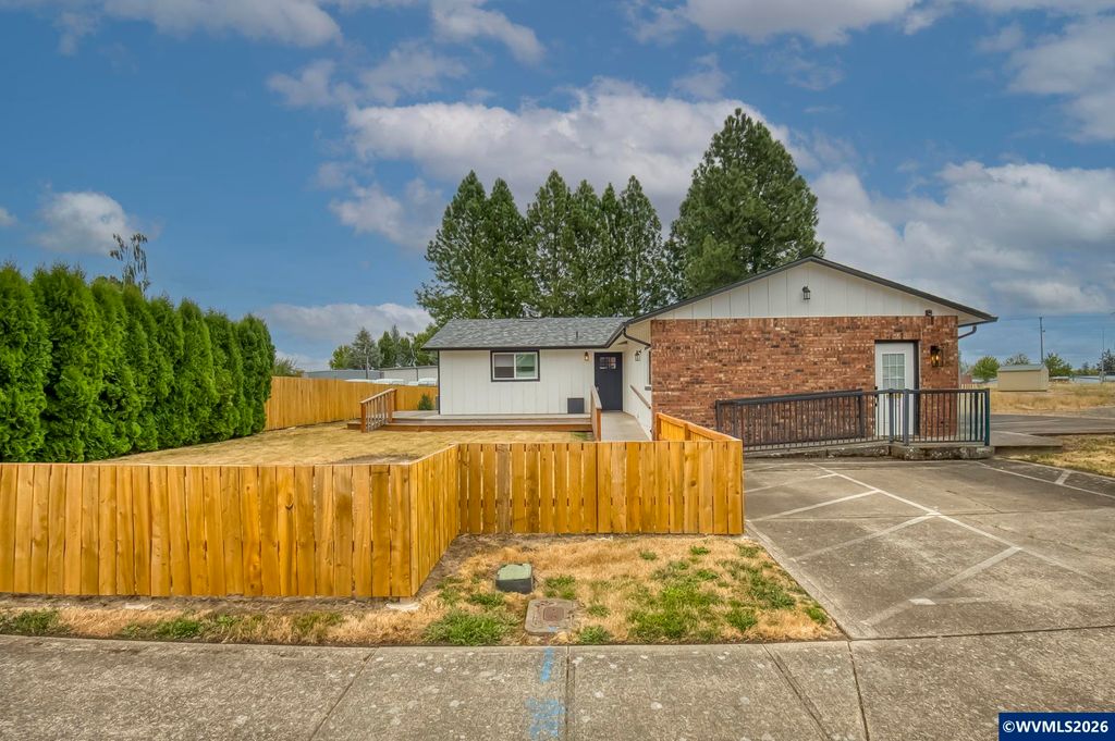 Image 28 of property listing at 1656 NE McDaniel Ln, Mcminnville, OR 97128