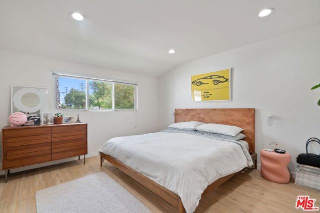 5211 Allott Avenue, Sherman Oaks, CA 91401