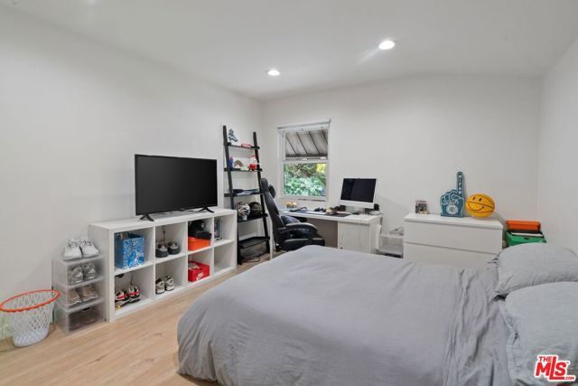 5211 Allott Avenue, Sherman Oaks, CA 91401