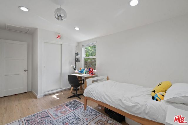 5211 Allott Avenue, Sherman Oaks, CA 91401