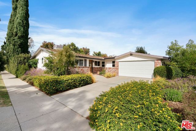 5211 Allott Avenue, Sherman Oaks, CA 91401