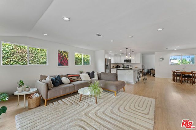 5211 Allott Avenue, Sherman Oaks, CA 91401