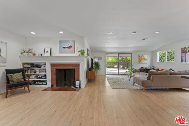 5211 Allott Avenue, Sherman Oaks, CA 91401