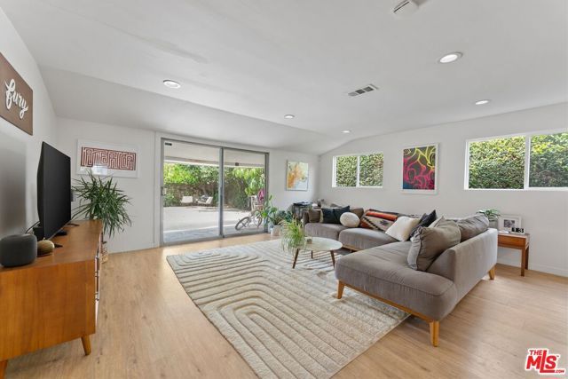 5211 Allott Avenue, Sherman Oaks, CA 91401