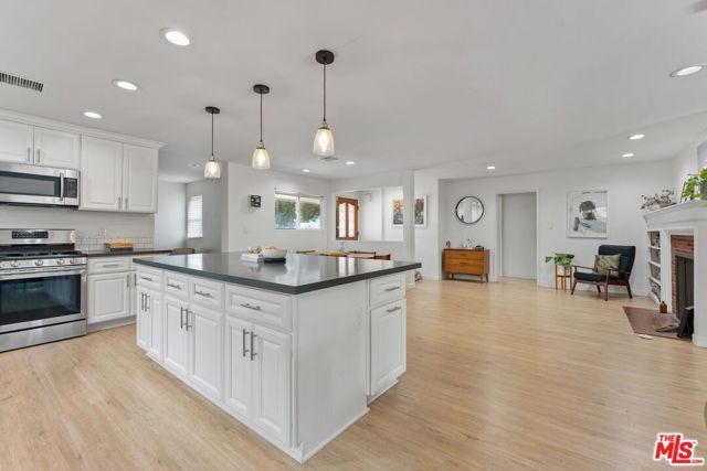 5211 Allott Avenue, Sherman Oaks, CA 91401