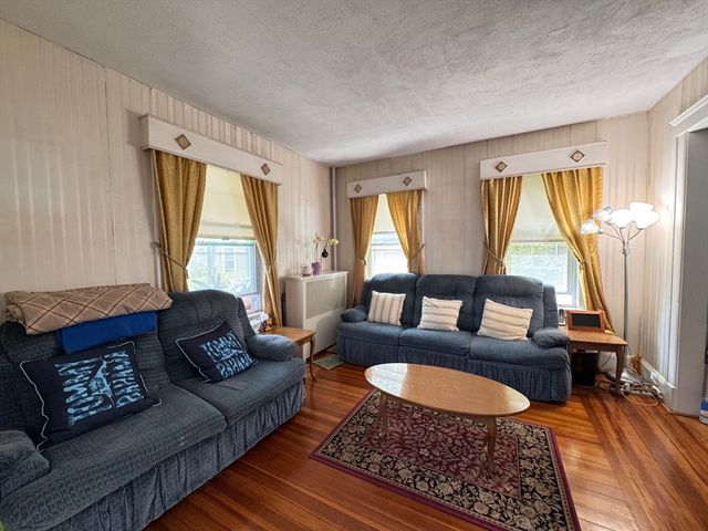 14 Park Ave Ext, Arlington, MA 02474