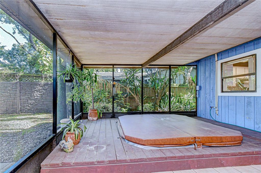 Image 19 of property listing at 8313 JACKSON SPRINGS ROAD, Tampa, FL 33615