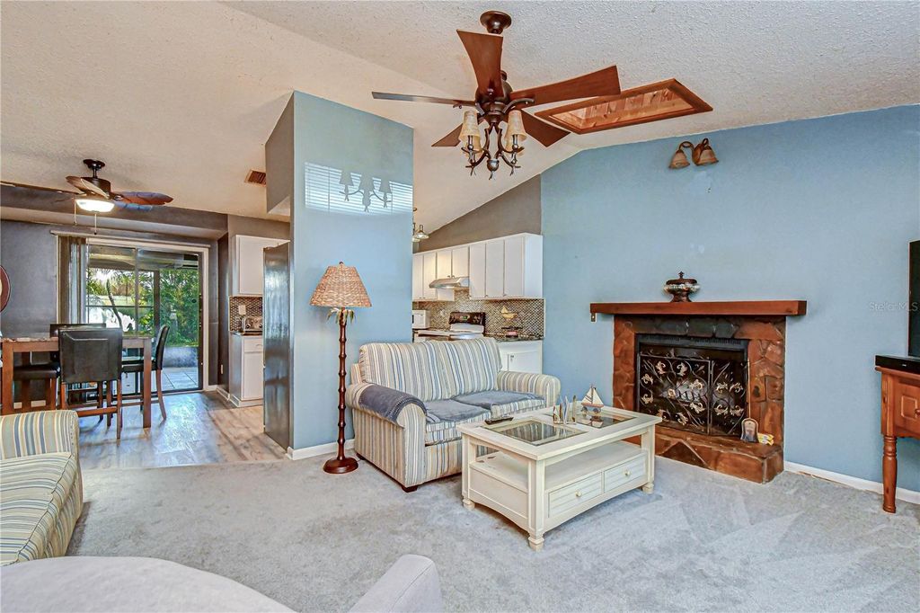 Image 5 of property listing at 8313 JACKSON SPRINGS ROAD, Tampa, FL 33615