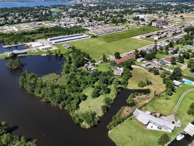 1040 Holly Street, Lake Charles, LA 70601