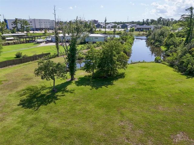 1040 Holly Street, Lake Charles, LA 70601