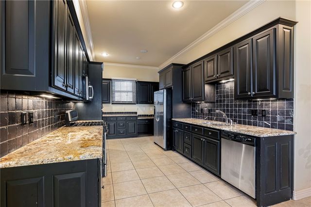 2700 S Everest Avenue, Rogers, AR 72758