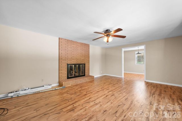 2010 12th Street Drive NW, Hickory, NC 28601