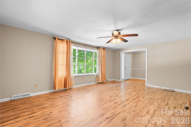 2010 12th Street Drive NW, Hickory, NC 28601