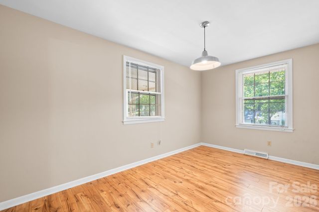 2010 12th Street Drive NW, Hickory, NC 28601