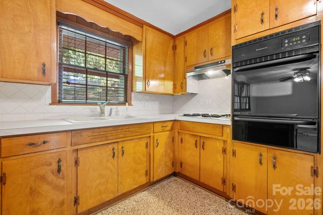 2010 12th Street Drive NW, Hickory, NC 28601