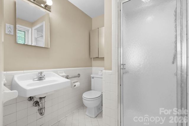 2010 12th Street Drive NW, Hickory, NC 28601