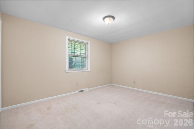 2010 12th Street Drive NW, Hickory, NC 28601