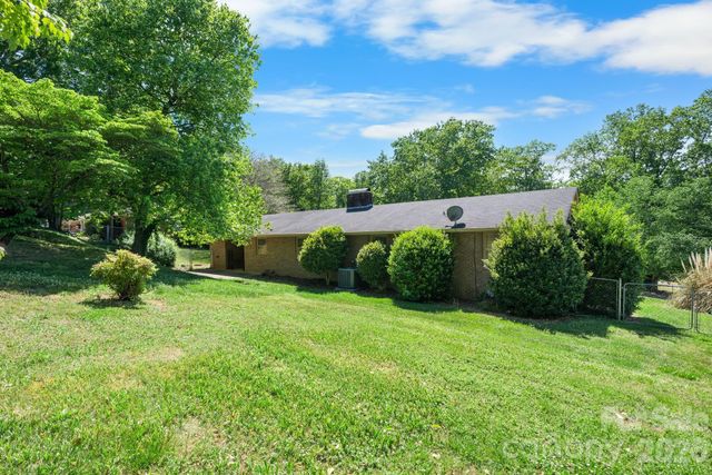 2010 12th Street Drive NW, Hickory, NC 28601
