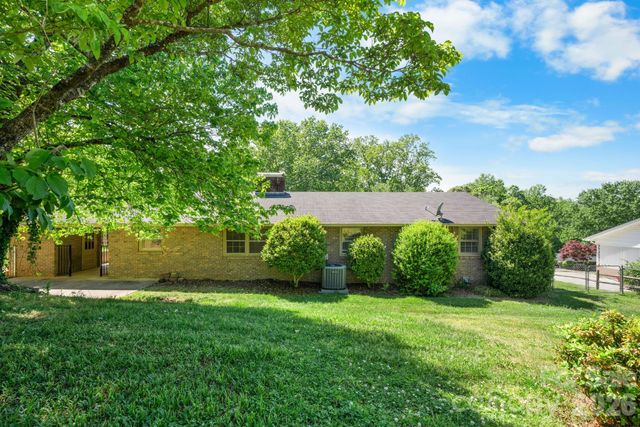 2010 12th Street Drive NW, Hickory, NC 28601