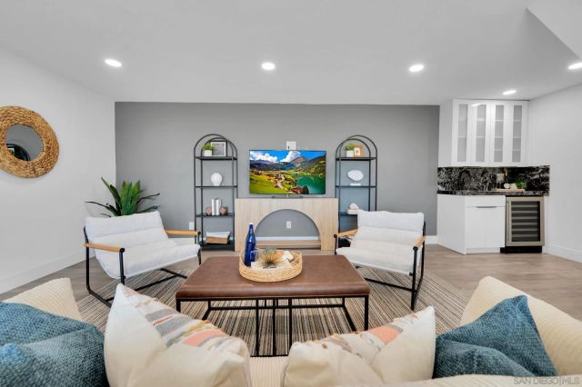 5915 Madra, San Diego, CA 92120
