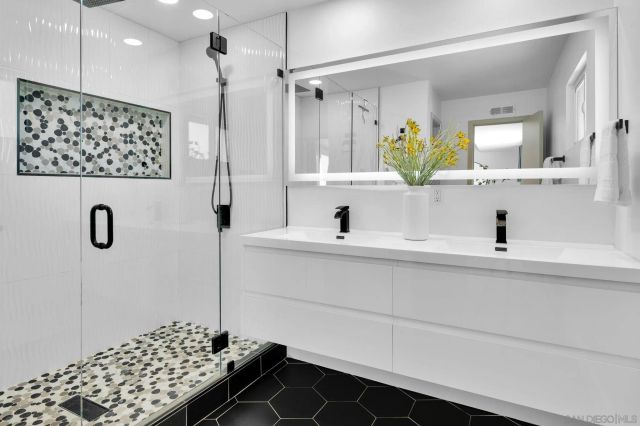 5915 Madra, San Diego, CA 92120